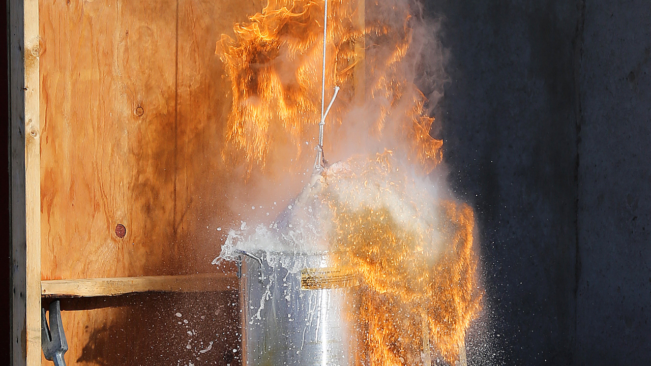 Video shows the dangers of deepfrying a turkey